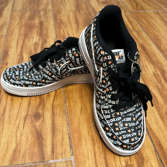 Nike Air Force 1 Just Do It Youth Size 5 - Picture 3 of 7